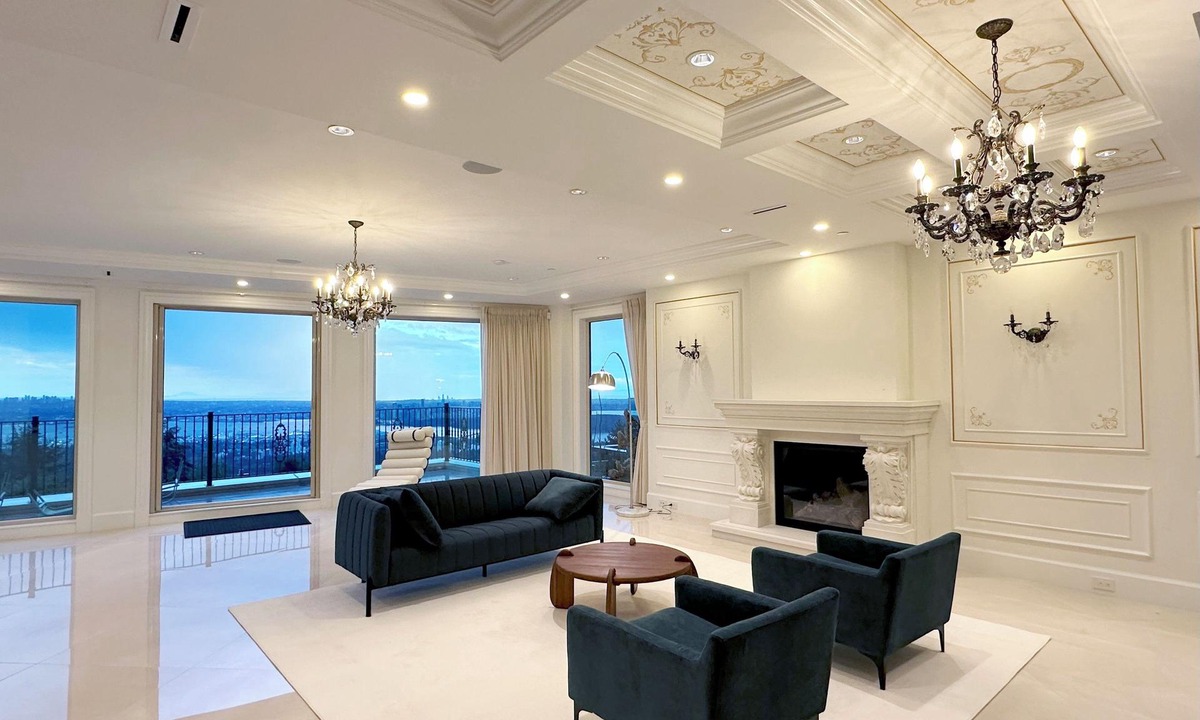 West Vancouver House | Breathtaking Ocean Views Palace with Hot Tub & Pool