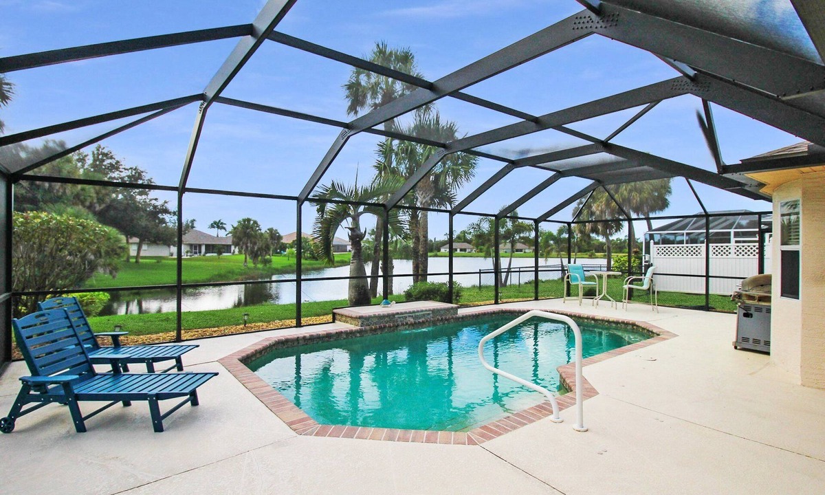 Rotonda Heights House | Bright & airy - Canal front retreat with pool - Royal Oasis