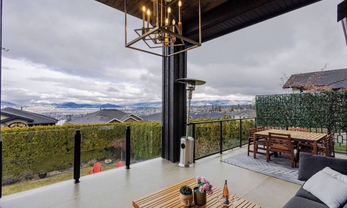 Southwest Mission House | Bright open-concept home in Kelowna with lake views, high ceilings, fireplace.