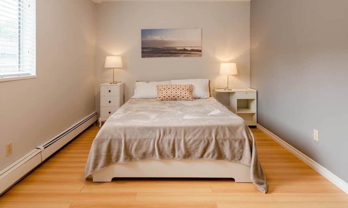 Burnaby House | Bright, spacious two bedroom garden suite near the park