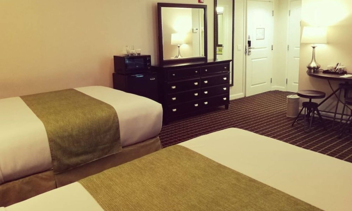 West Orange Hotel | Bright Studio at Wilshire Grand Hotel. Stay. Relax