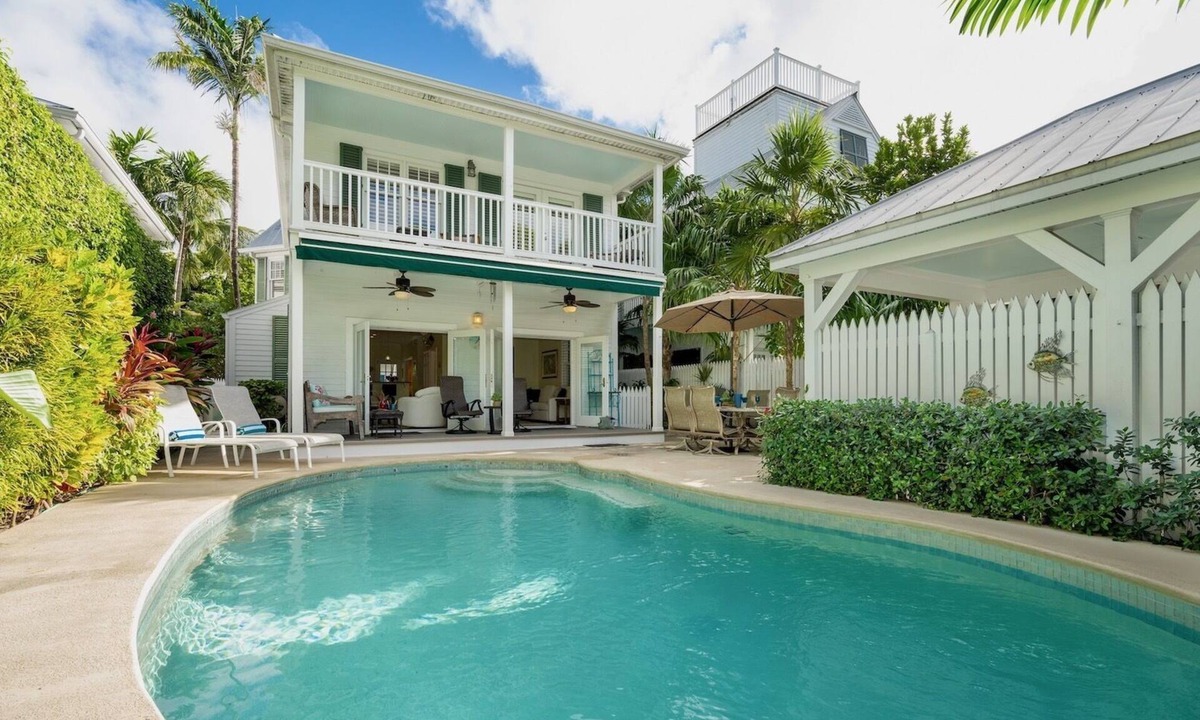 Truman Annex House | *BRISA FRESCA @ THE ANNEX* Airy Home + Last Key White Glove Service.