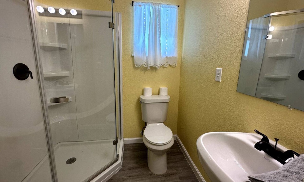 Harlingen House | Bunk Bed In Shared Room In Harlingen TX! 2C
