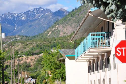 Lillooet Hotel | Canadas Best Value Inn Mile-0-Motel Lillooet