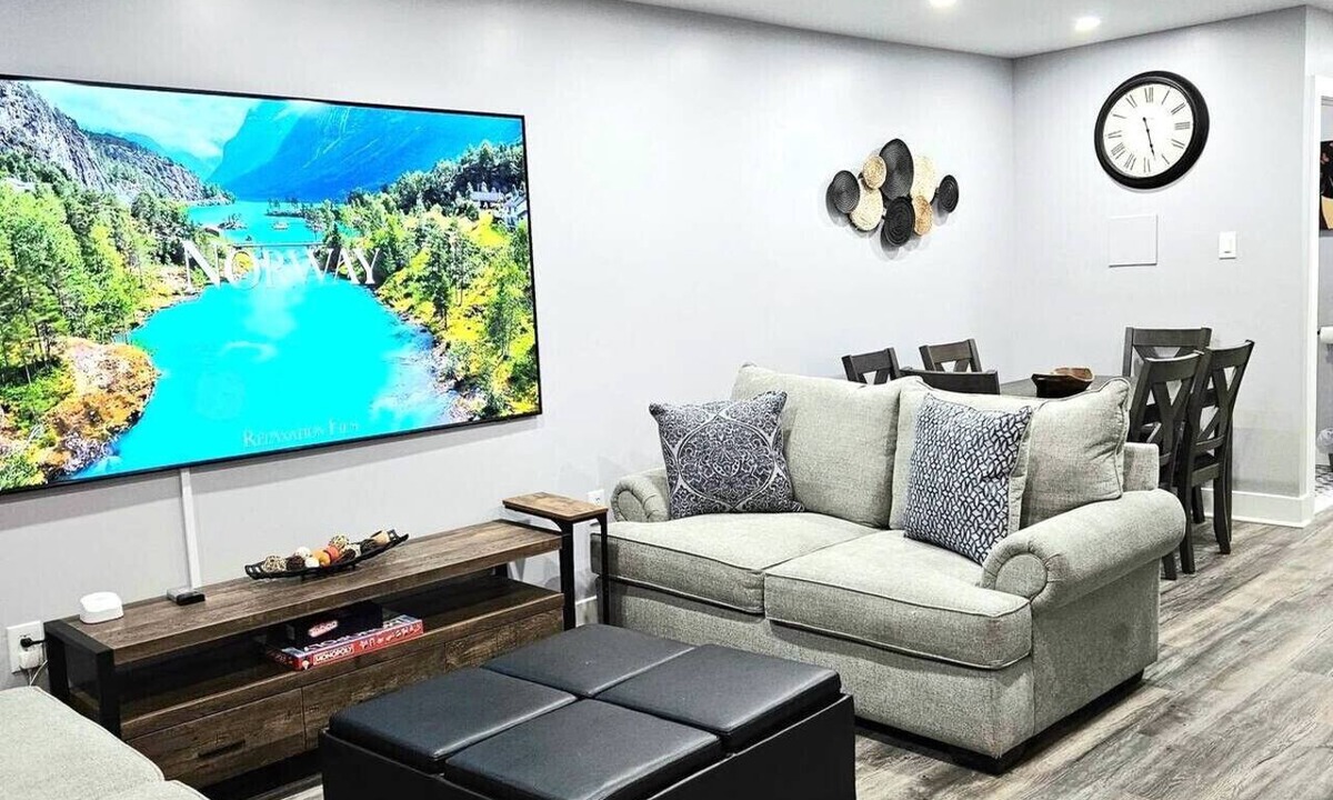 Newbold House | Catch Phillies Games, 5BR w/Hot Tub & Game Room