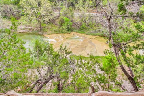 Davis Apartment | 'Cedar Falls Cabin 3' Next to Turner Falls Park