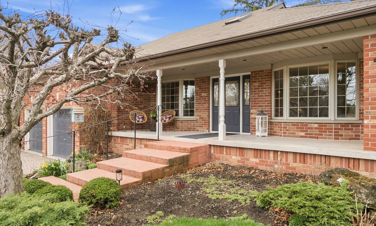 Watertown House | Cedar & Stone Retreat - 3 Bedroom + home office. Perfect for long stay.