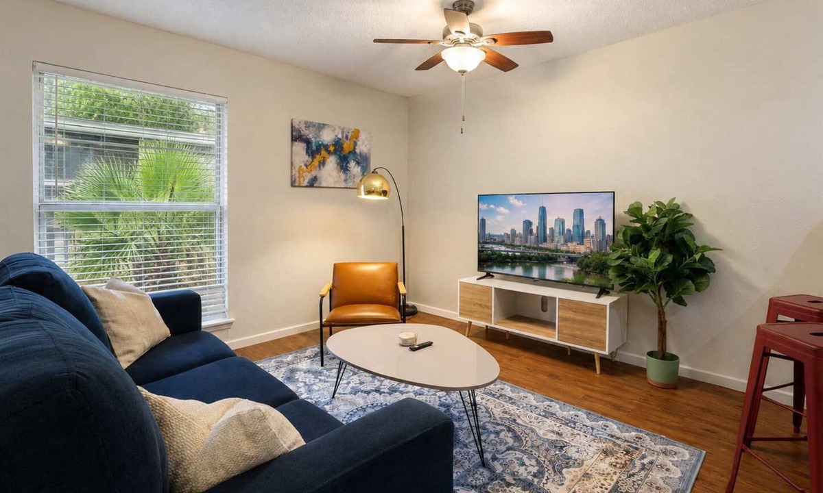 Cherrywood Apartment | Central quaint 1BR close to UT, Moody Center, & DT