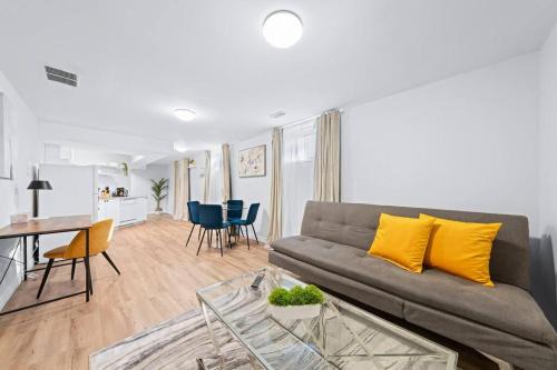 Barrie Apartment | Charming 1-bed basement, Wi-Fi