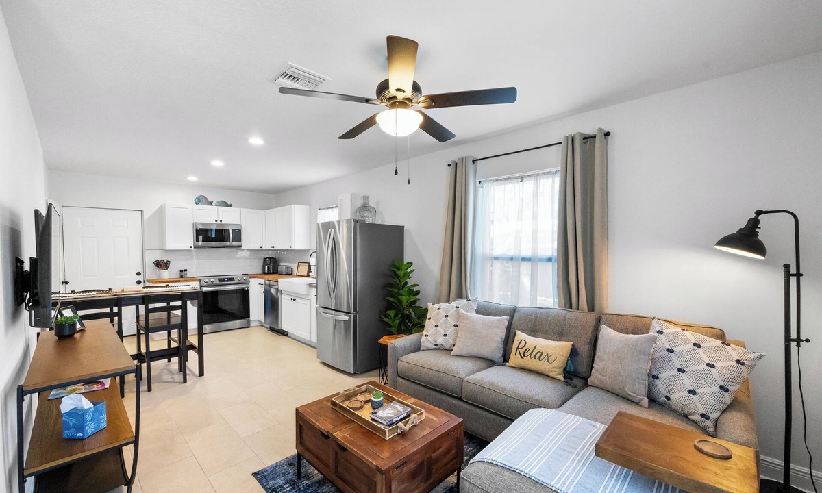 Tarpon Springs Cottage | Charming 1-bedroom Cottage - Close to Downtown/Sponge Docks/Beaches/Trails