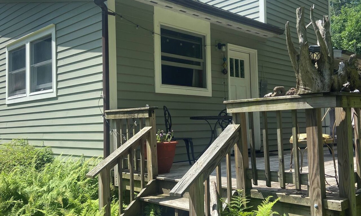Chichester Apartment | Charming 1-bedroom studio SKI, HIKE, CHILL in Chichester. Perfect for your stay!