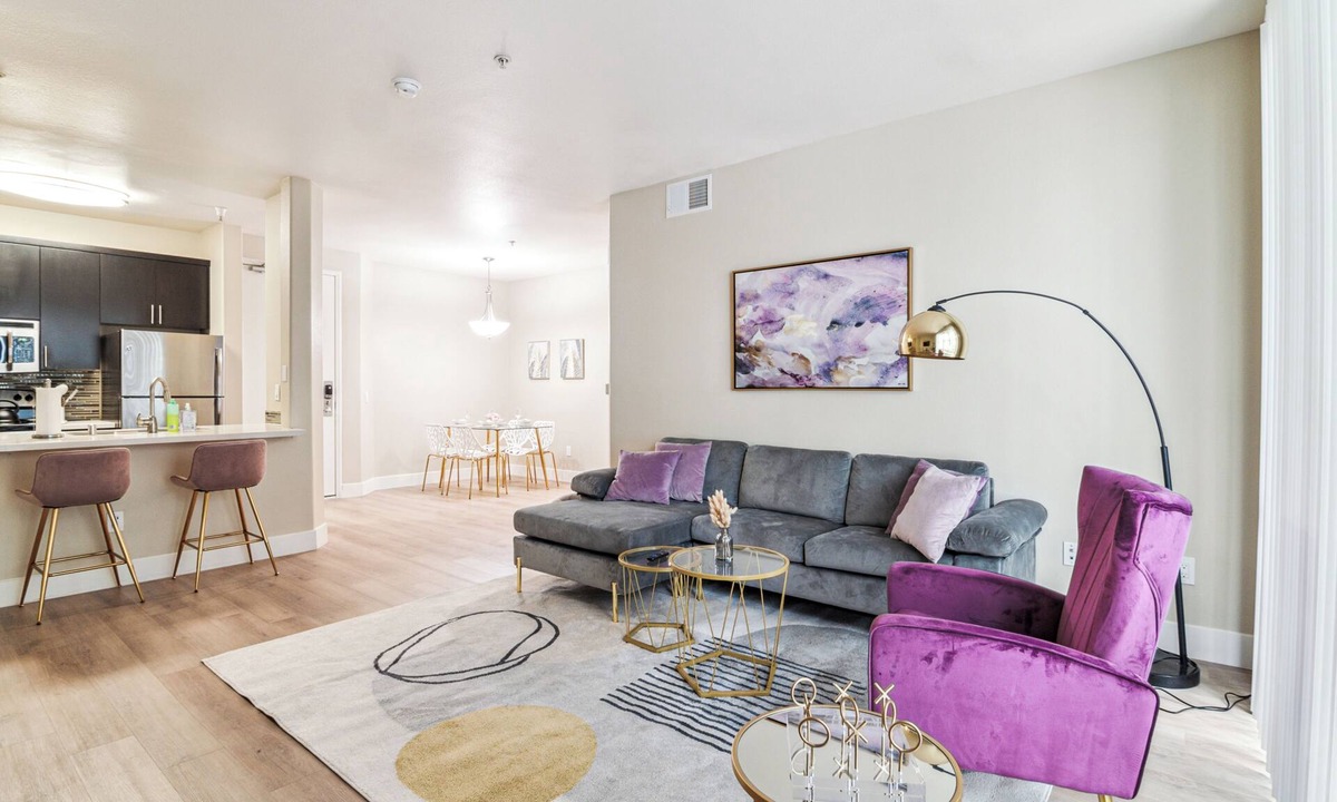Marina del Rey Apartment | Charming 2-bedroom apt in Marina del Rey with pool, jacuzzi, gym, free parking!
