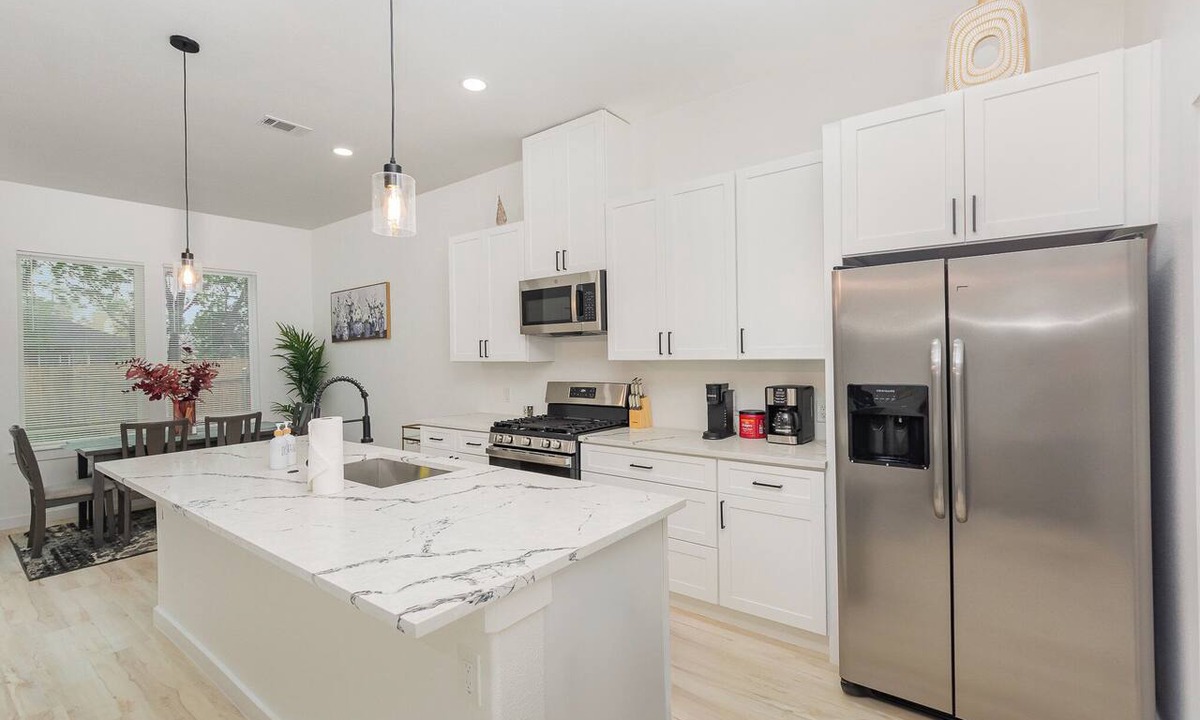 South Arlington Bed & Breakfast | Charming 3-bedroom bed & breakfast with AC, WiFi in Grand Prairie