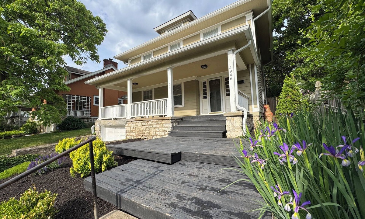 South Kansas City House | Charming 3-Bedroom House in KC - 15 Mins from World Cup Stadium