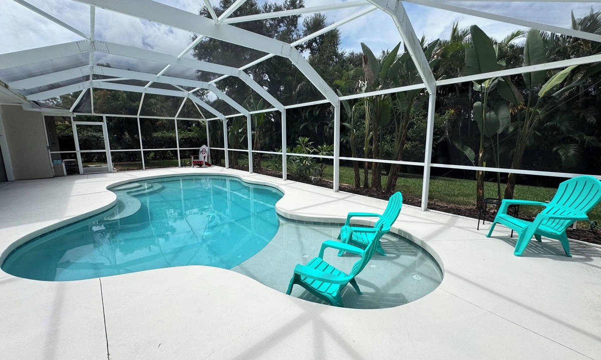 Venice Gardens House | Charming 3BR/2BA Venice center located, screened/heated pool