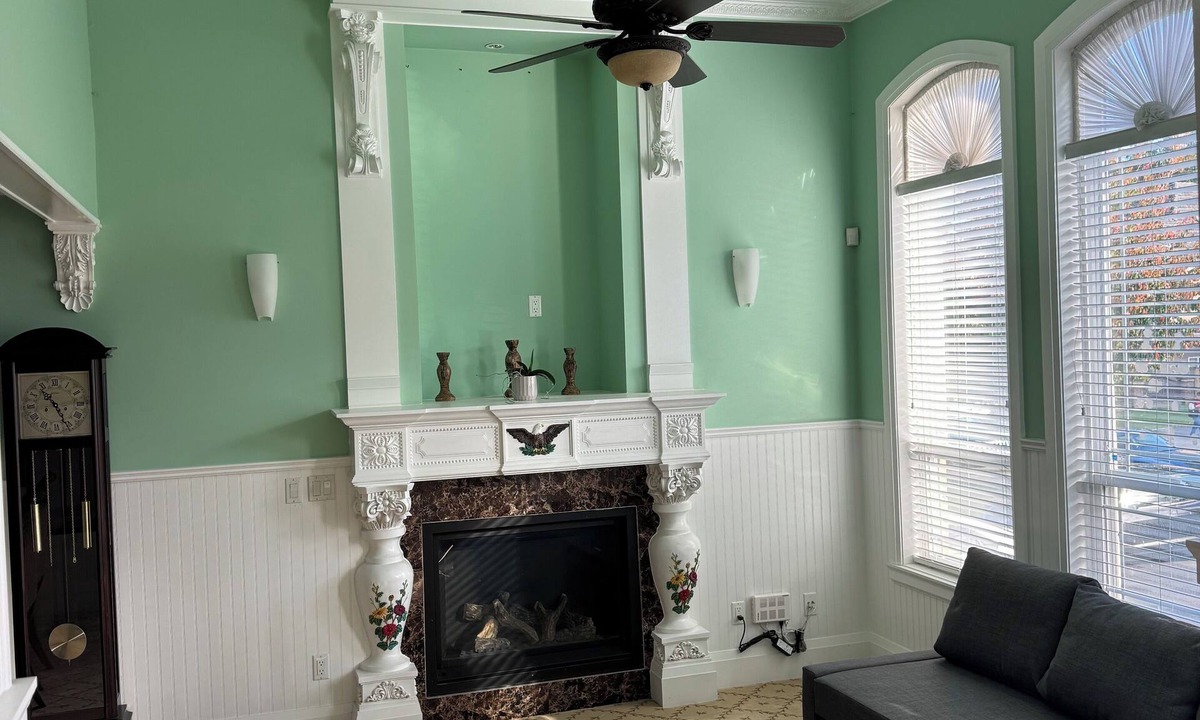 Newton House | Charming 4-bedroom house with WiFi and AC in Surrey
