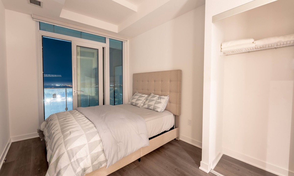 Downtown Mississauga Apartment | Charming Airbnb - Perfect Getaway