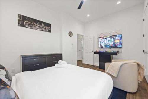 Church Street House | Charming Escape with Hot Tub & Fire Pit Winter Haven!