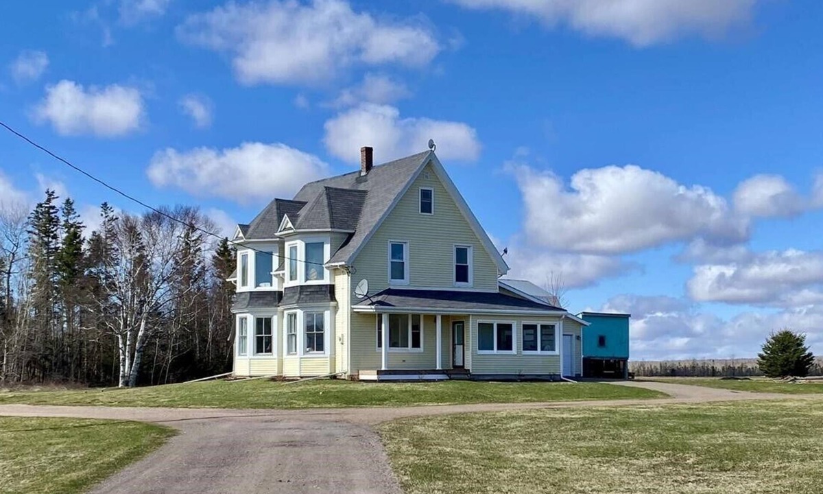 Augustine Cove Other | Charming Farmhouse on 2 acres, Sleeps 8. Only 5 mins from Richards Point beach