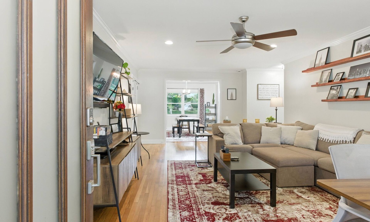 Belvedere Park House | Chic & Cozy 3-bedroom home in Decatur ~ WFM Desk space ~ Firepit ~ Screen Porch
