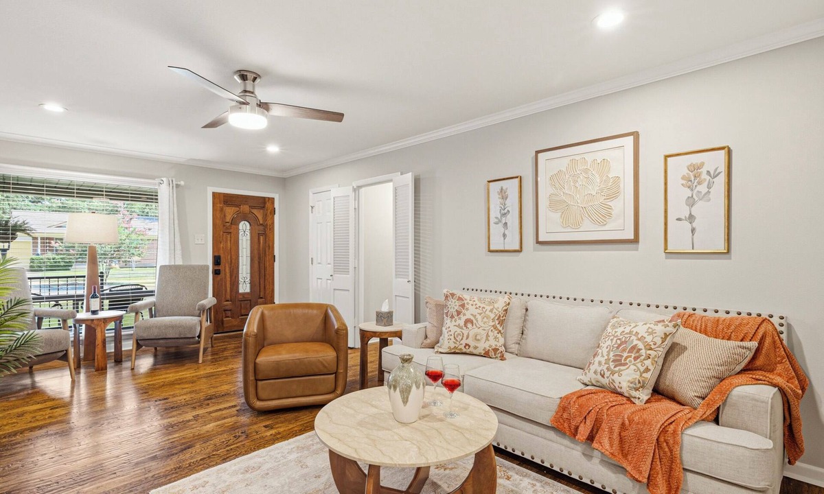 Richardson House | Close to all Dallas has to offer. Updated, new to the market. Family Friendly.