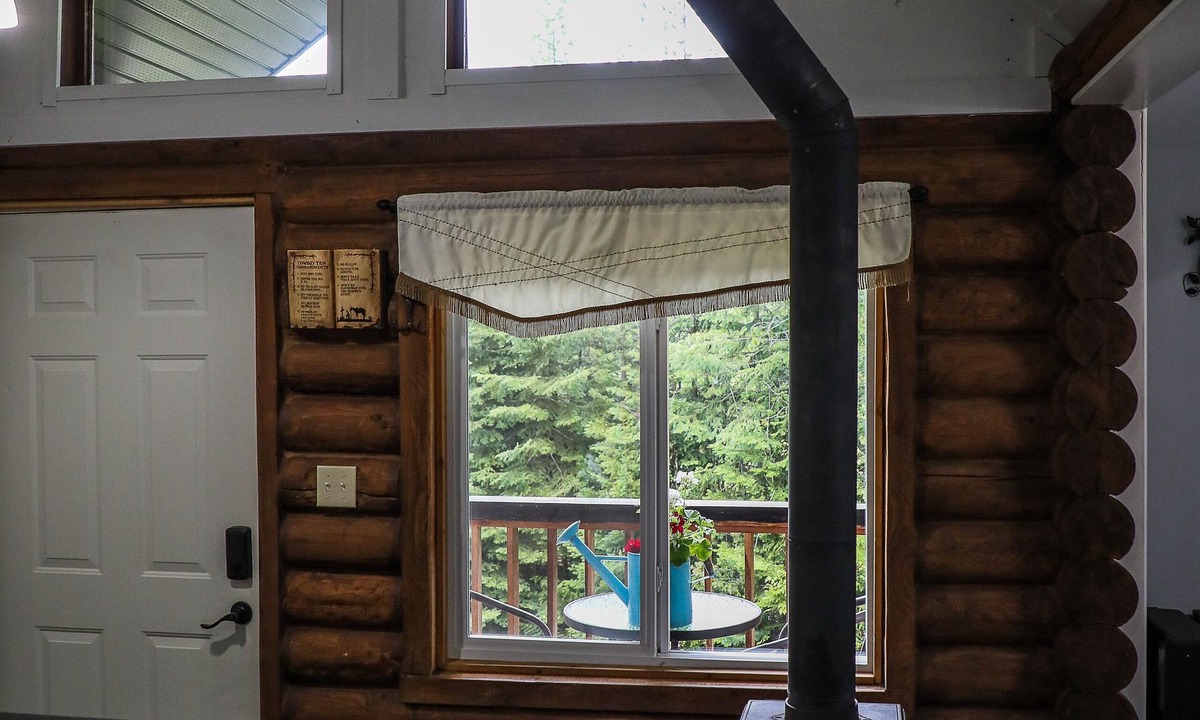Creston Cabin | Cloud #9 Cabin — Cozy cabin w/hot tub!