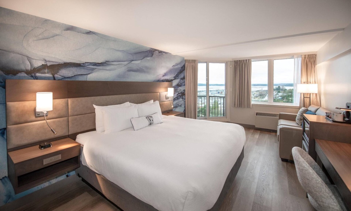 Regional District of Nanaimo Hotel | Coast Bastion Hotel
