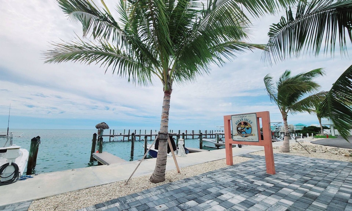 Marathon Condo | Coastal Isle Escape- 1 bedroom condo at Ocean Isles with olypic size pool