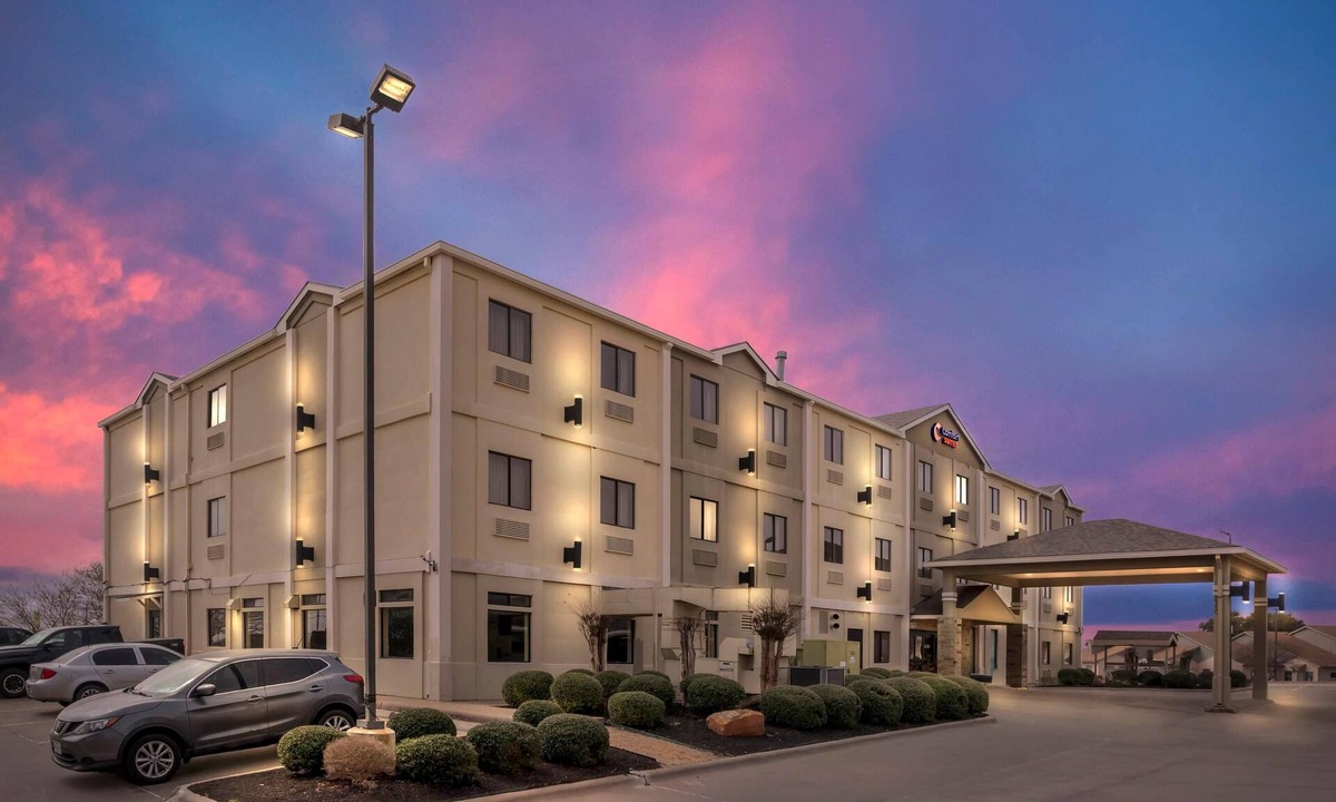Brenham Hotel | Comfort Suites Brenham