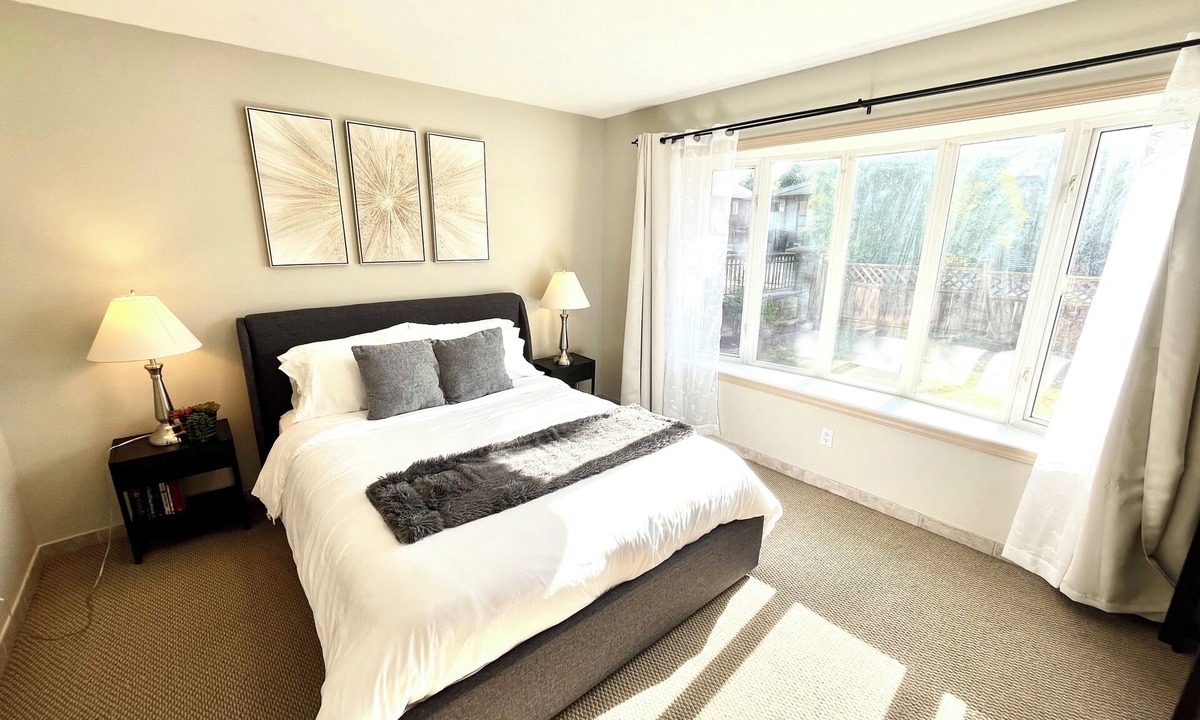 Renfrew-Collingwood House | Comfortable + Cozy Vancouver House w/2 Parking Close to Restaurants and Parks