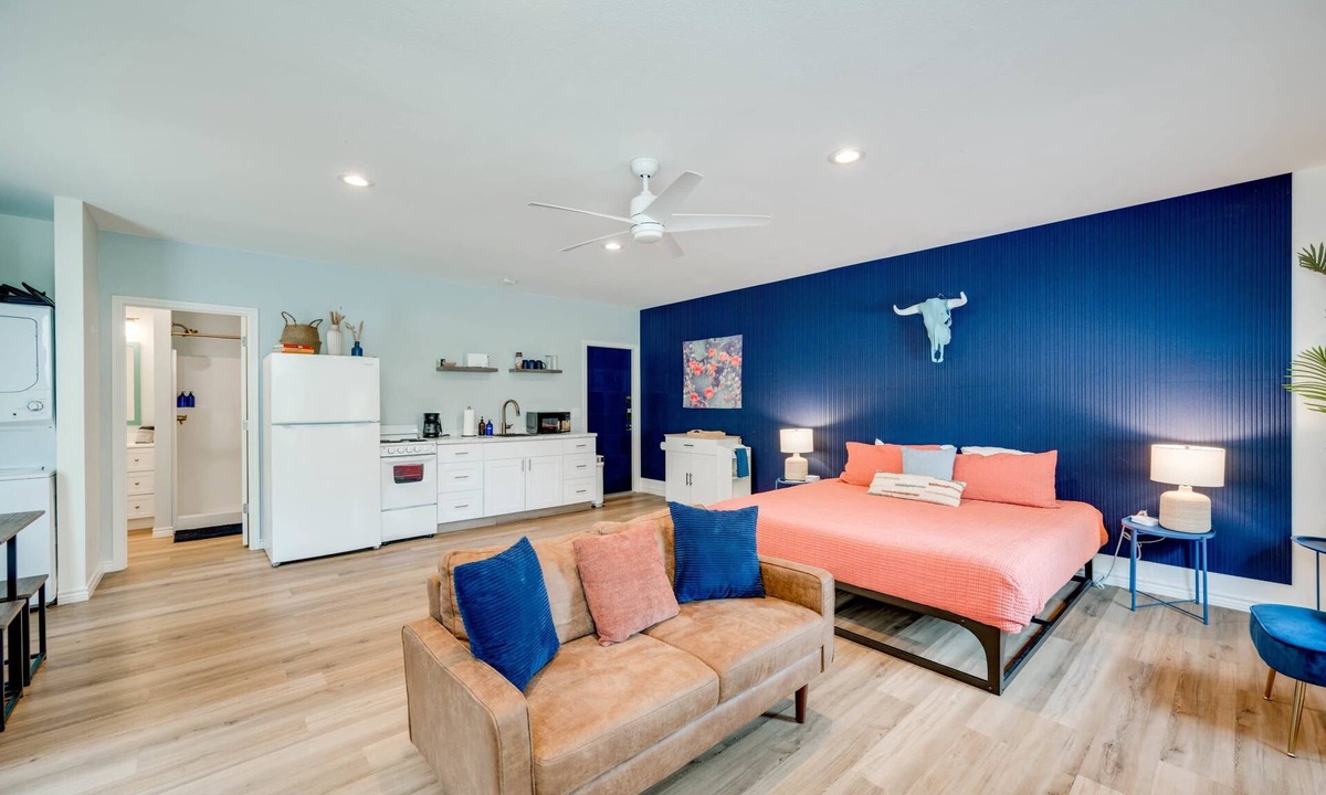 Buchanan Dam Apartment | Comfortable Suite With Porch And Kitchenette