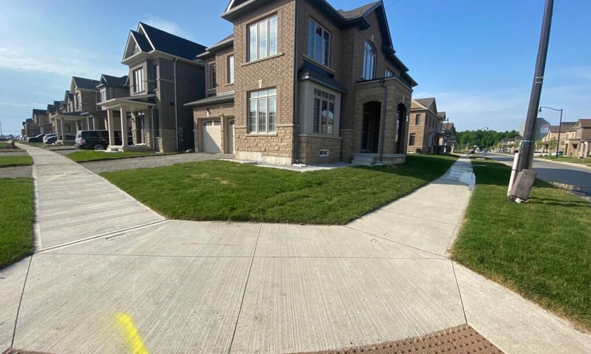 Brampton House | Comfy VRBO Getaway For Groups - 6 Bedrooms, 3,5 Baths, 12 Persons Could Sleep