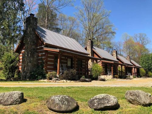 Pittman Center Ski Chalet | Copeland Creek- Tiny Cabin