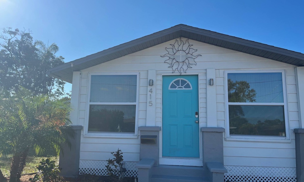 Park East House | Cottage Downtown SRQ - RV/Boat Parking - Fully Fenced Pet Friendly