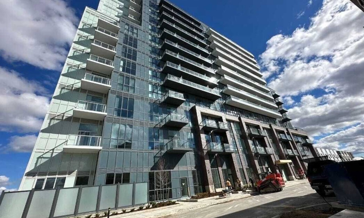 Vaughan Condo | COZY 2 BEDROOMS FULL BATH IN THE NEW DOWNTOWN VAUGHAN FROM SUBWAY. ONE PARKING