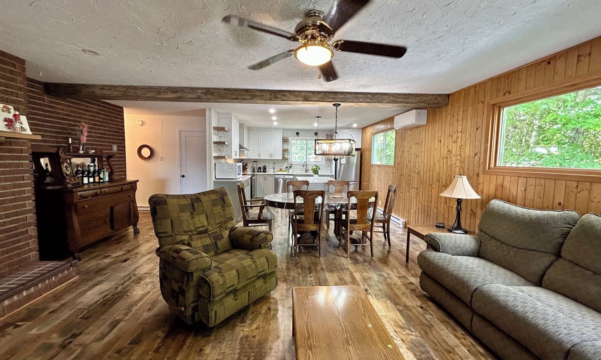 Harrington Cottage | Cozy front lake cottage