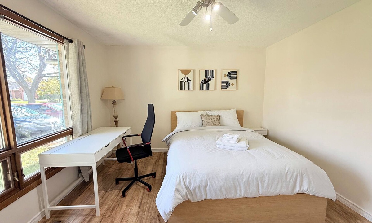 St. Catharines House | Cozy private room near Brock and 4th Ave