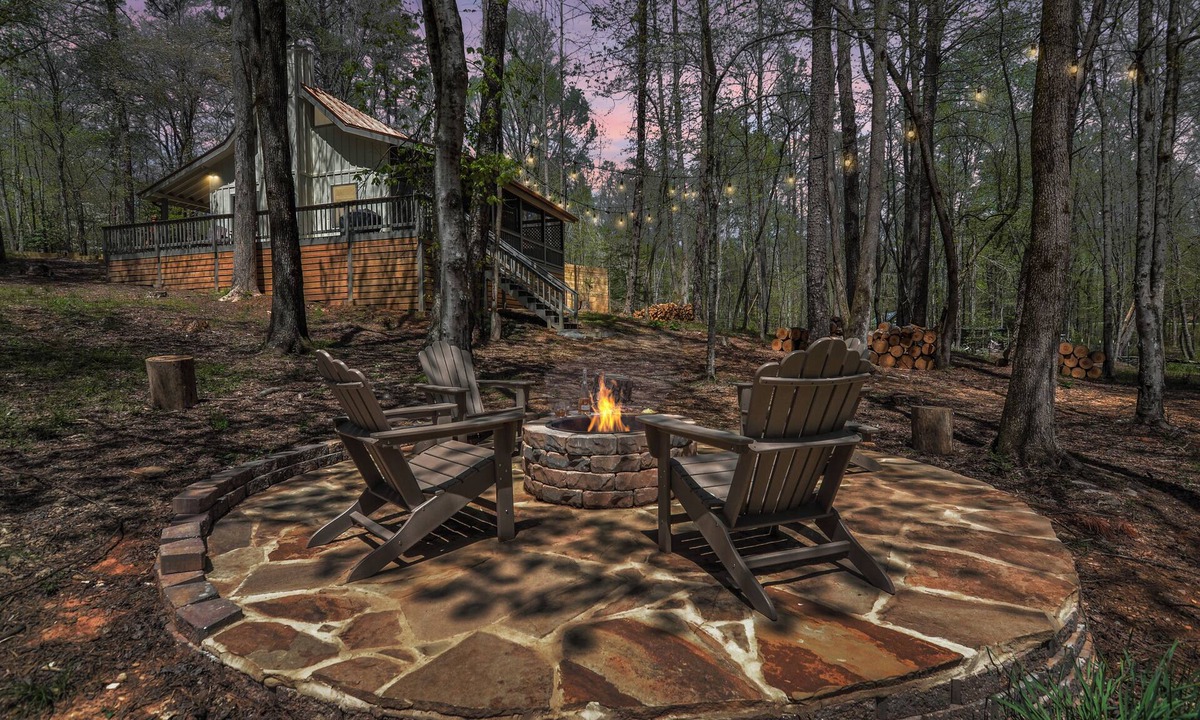 Foxfire Estates Cabin | Creekfront Cabin ★ Hot Tub ★ Firepit ★ 3BR/2BA ★ Sleeps 7 ★ Fiber WiFi