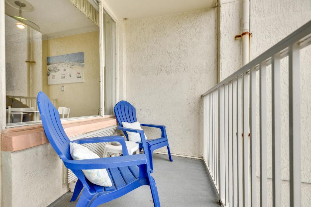 Lenox Park Apartment | Daytona Beach Studio w/Private Lanai 1 Mi to Pier