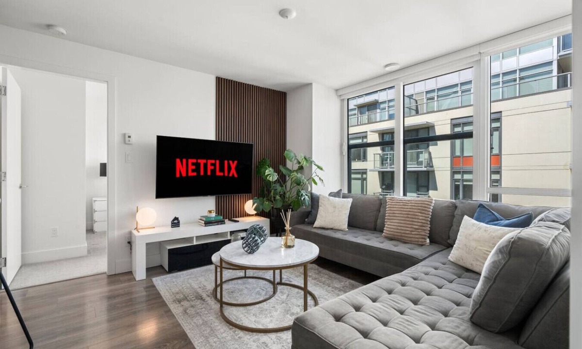 Southeast False Creek Apartment | Designer 2BR w/City Views| Prime Olympic Village