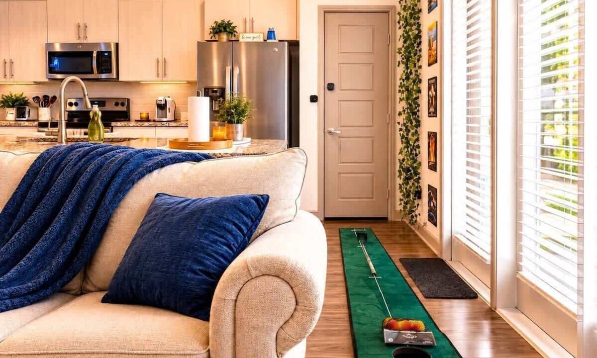Las Colinas Apartment | Designer Game Suite | Resort Amenities | DART Rail