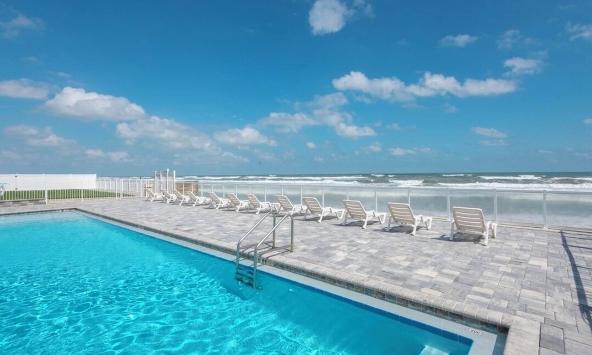 Schulte Park Apartment | Direct Beach Access! Ocean View, Cozy Studio Condo~Free Parking~Heated Pool