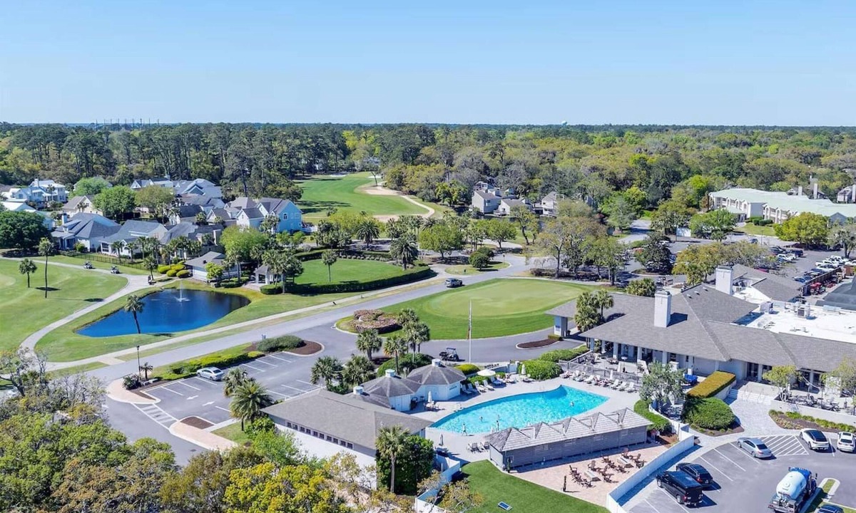 St. Simons Island Apartment | Direct Golf Course Access + Pool. Dining. Shuttle.