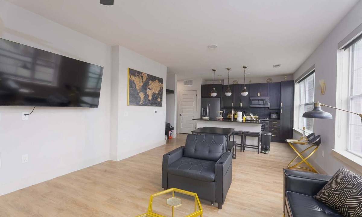 Deep Ellum Condo | Downtown, Balcony, Pool, Gym, Roof, Garage, King Sleeper Sofa, Twin Sleeper Sofa