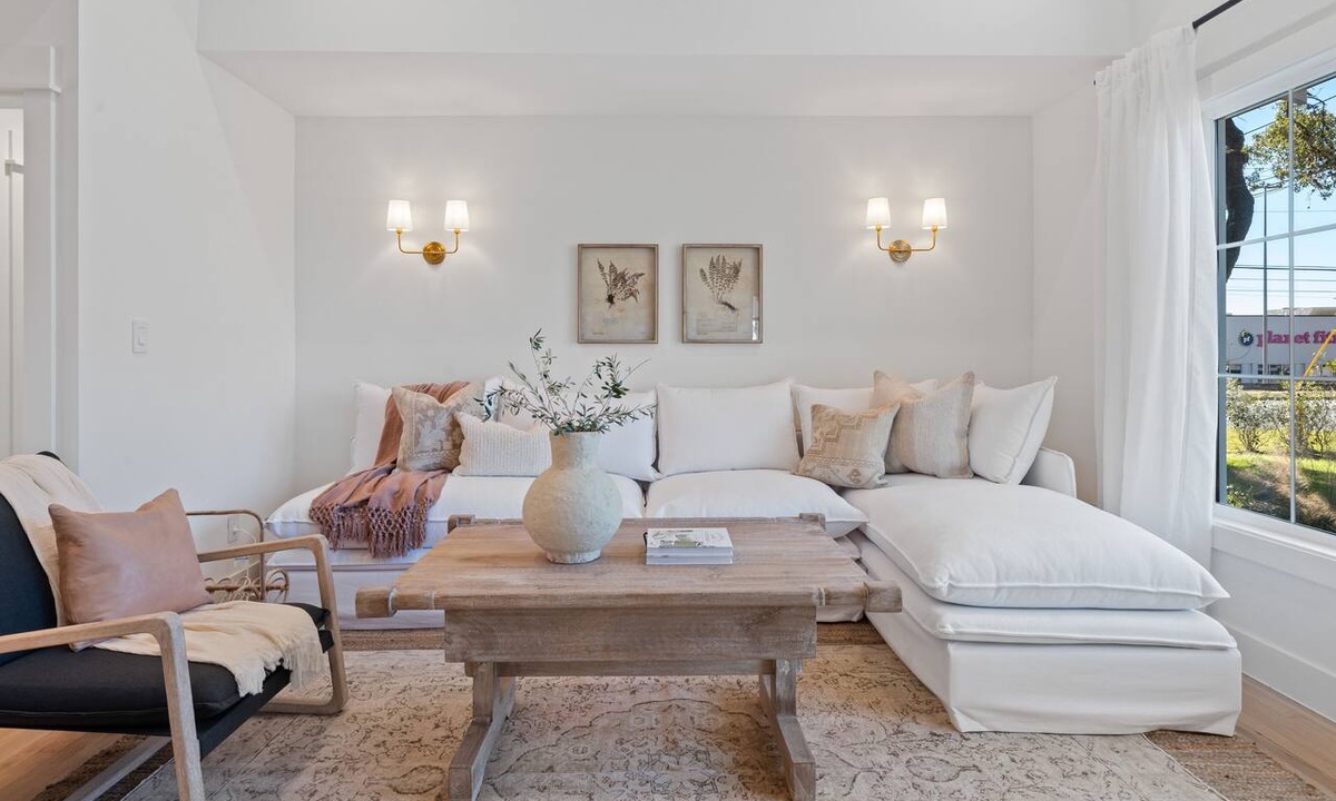 Boerne House | Downtown Boerne Newly Renovated Luxury Cottage House-5 Star Reviews!