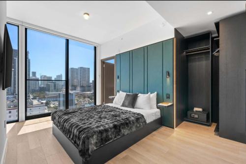 Downtown Miami House | E11EVEN 2BR Luxury Stay with Pool & Resort Amenities