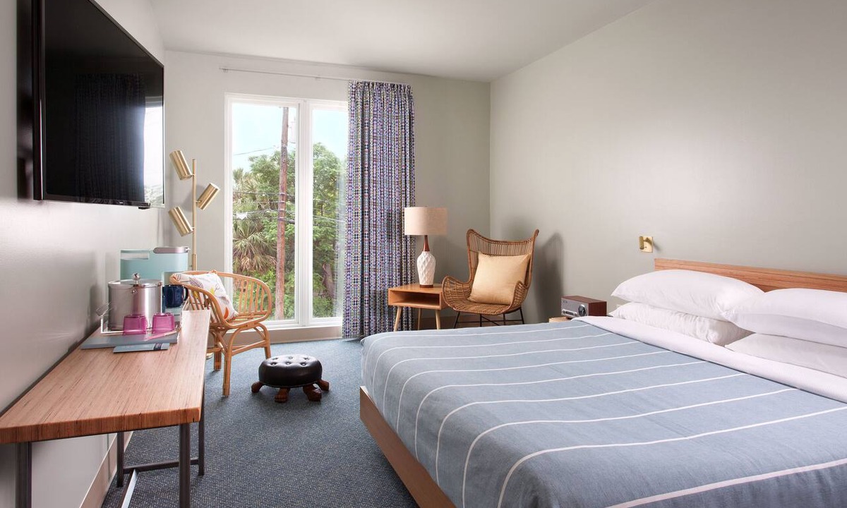 East Cesar Chavez Hotel | East Austin Hotel