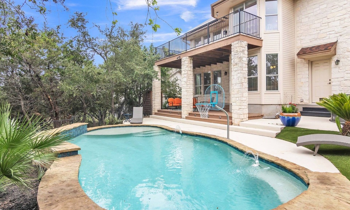 Travis Landing House | Enjoy a day on the lake or at your own private pool!