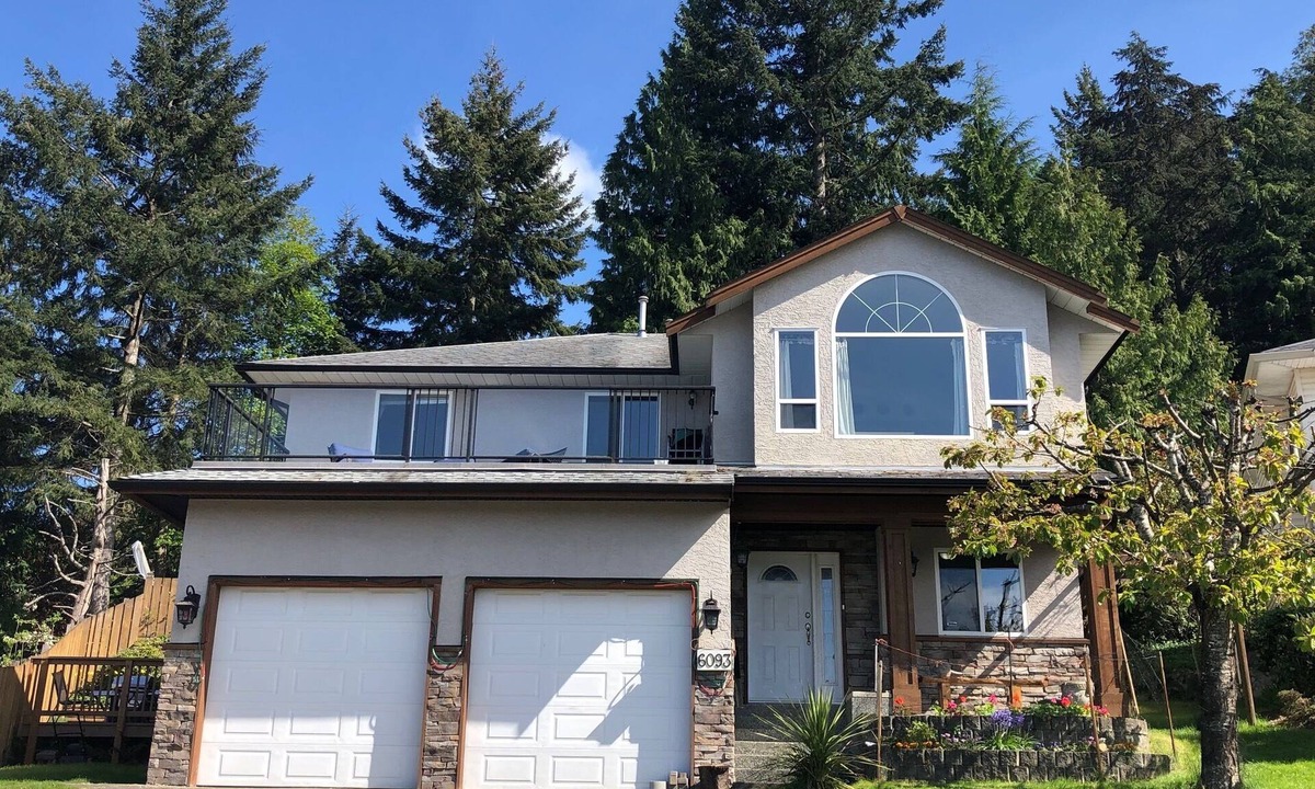 Regional District of Nanaimo House | Explore Nanaimo and Vancouver Island from our central location. B.L.# 5031478