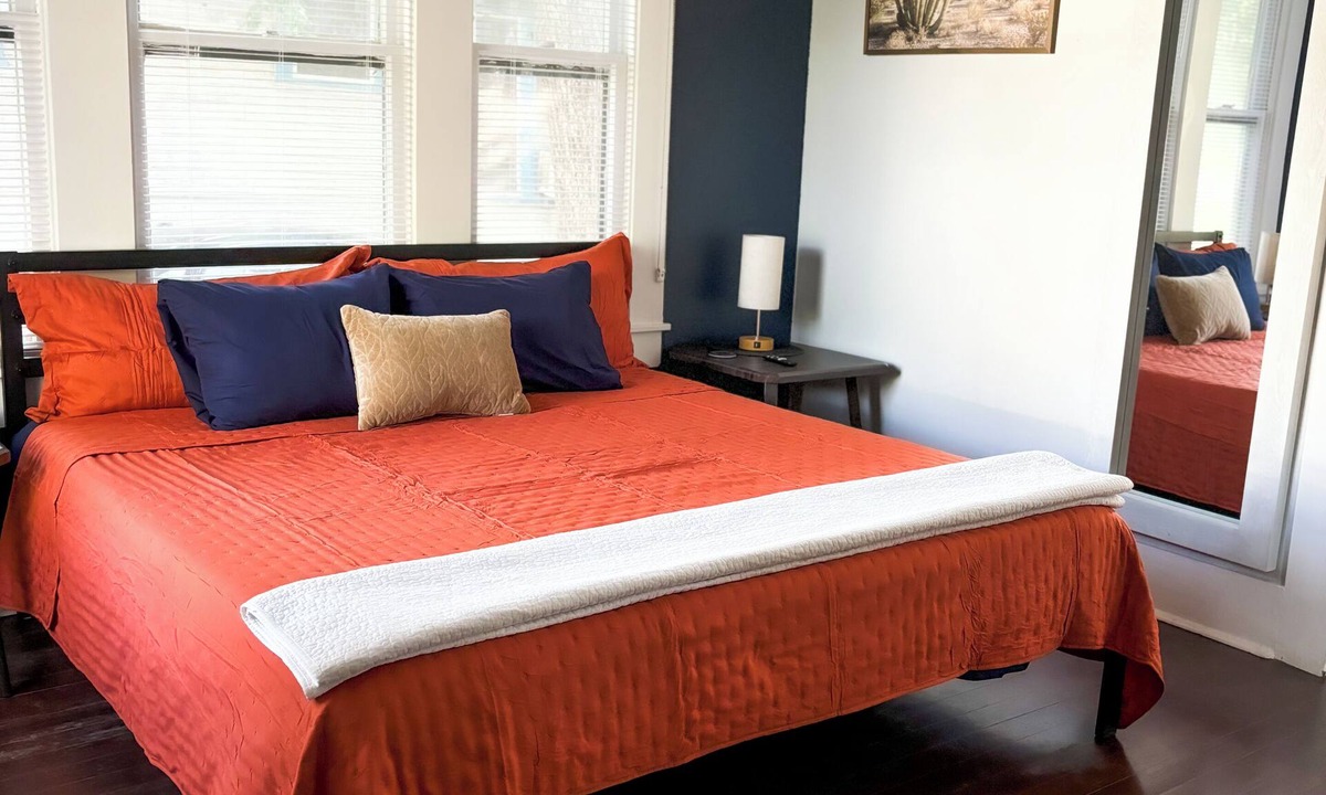 Southside House | Extended Stays Welcome! Near SouthTown/Downtown San Antonio